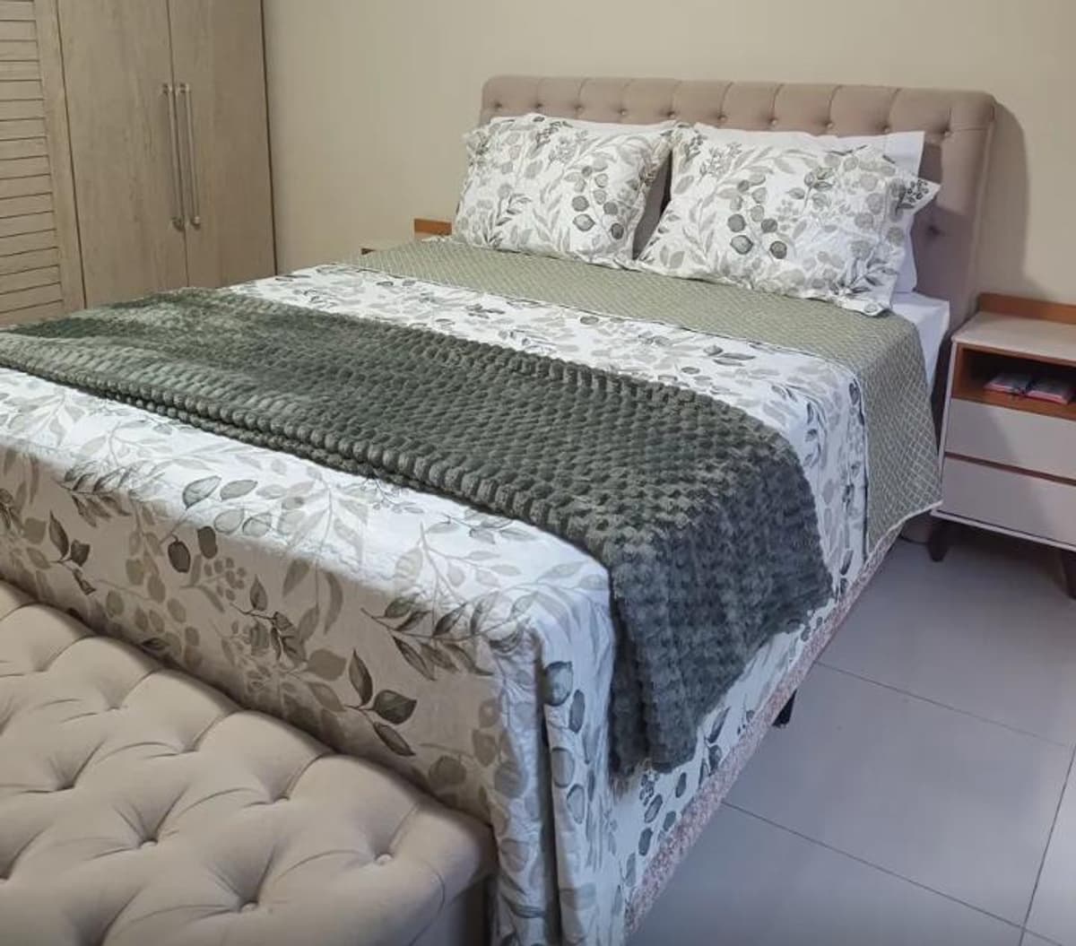 Kit Colcha Casal 3 Peças Itália 150 Fios Poá Dupla Face Cor Verde